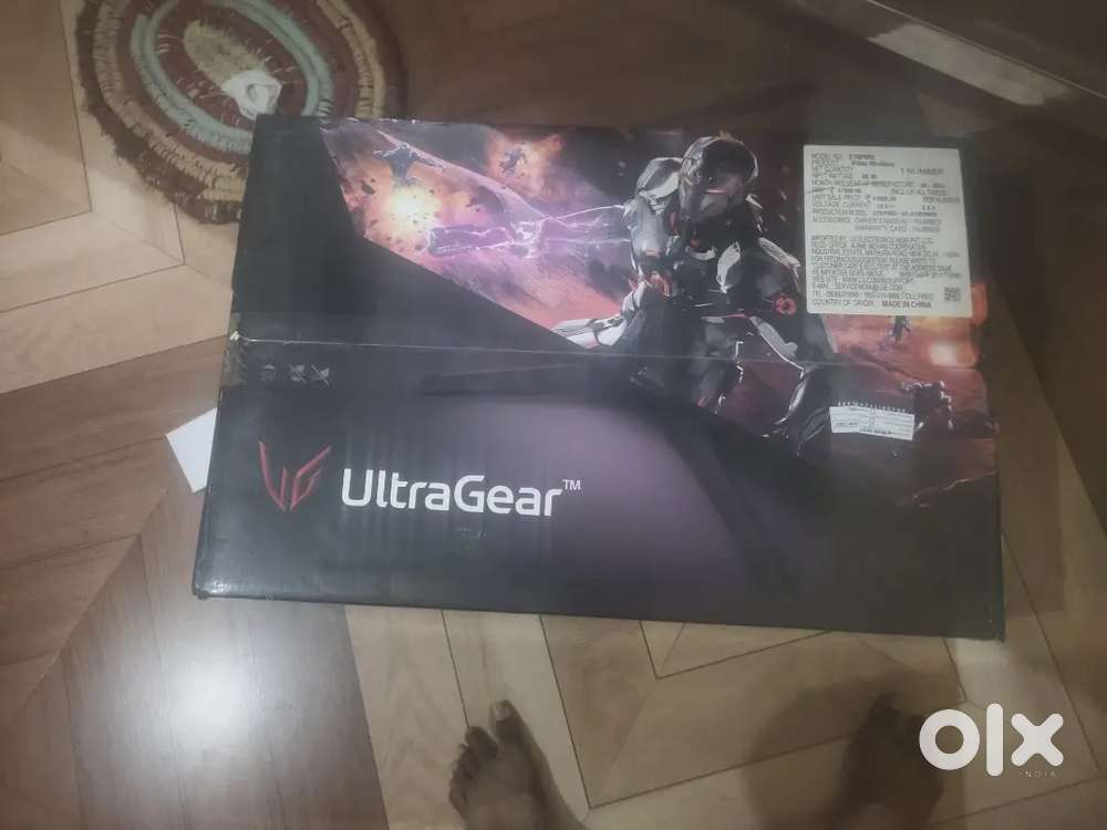 Selling two monitors and a mouse
