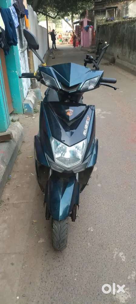 Yakuja electric scooty