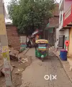 Bhanderi gate bahar main road per plot bikau hai