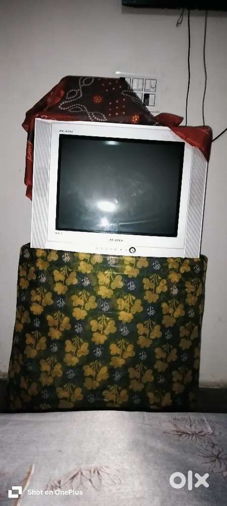 Chalta hua tv.aur lcd for sale low price