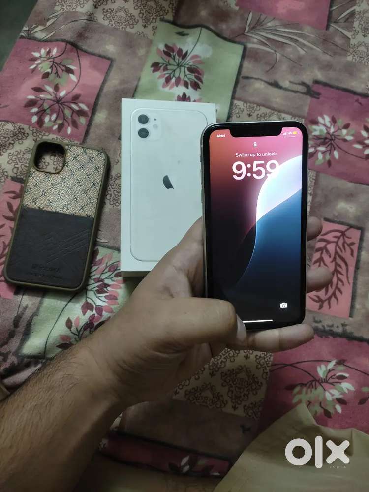 I phone 11 64 gb all original face id true tone working.