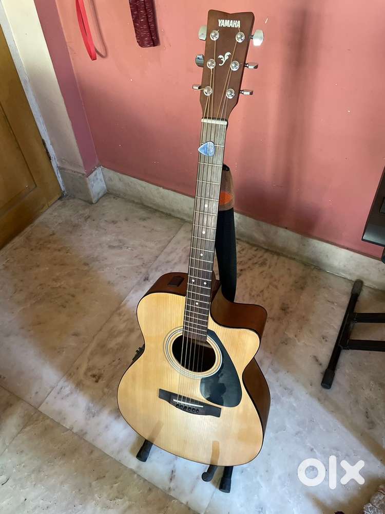 Yamaha FSX80C Electro Acoustic Guitar with Original Yamaha Bag.