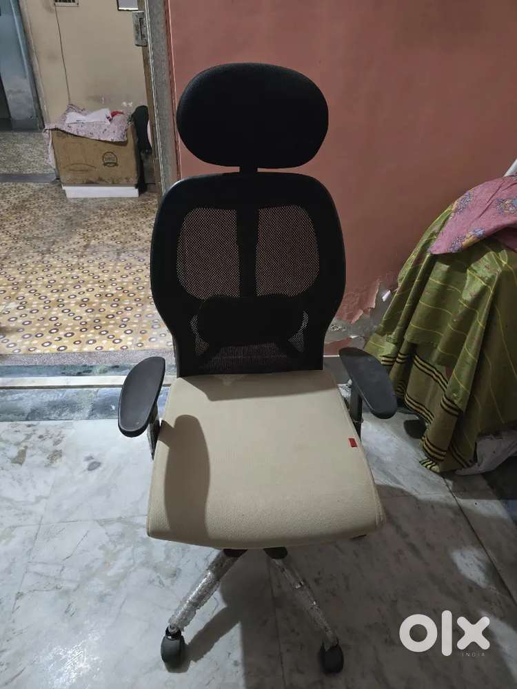 Ergonomic Office Chair with Headrest,Lumbar Support, Perfect Condition