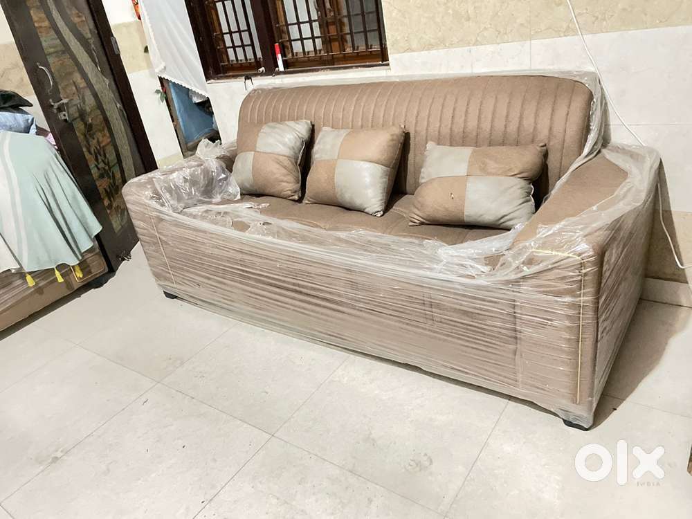 Brand new 3+2 Sofa set in Top Notch Condition
