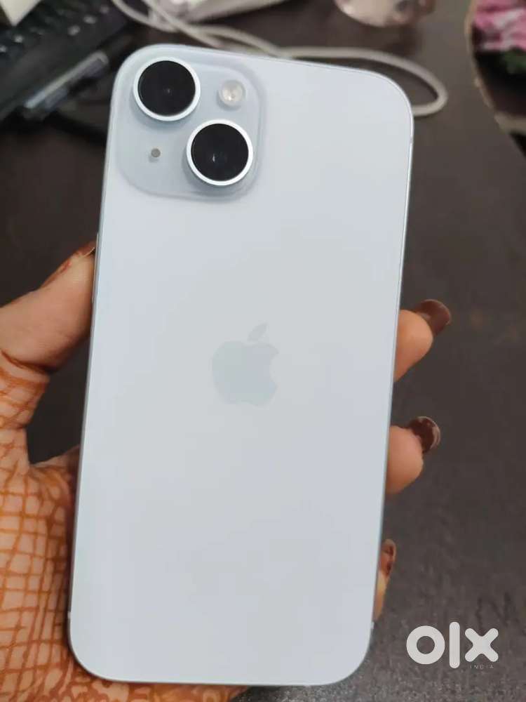 Selling my 4 month old I phone 15 with bill and box available