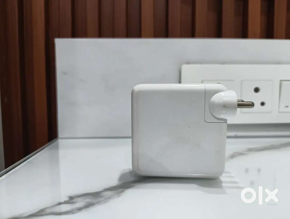 Apple Macbook Pro original 61W Adaptor