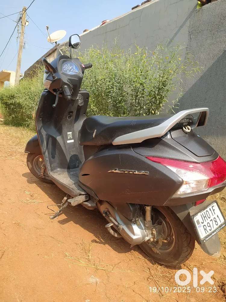 1. Activa 6g 110 cc first onner , good condition, well maintained