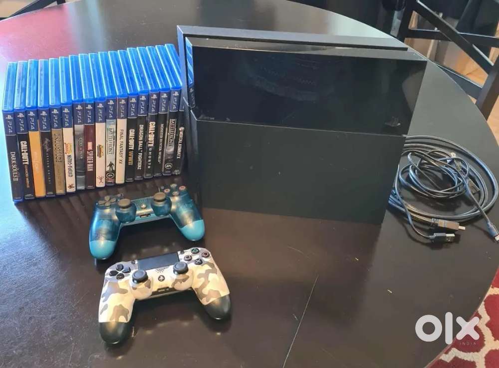 Sony PlayStation Console PS4 Lot 500GB + 2 Controllers + 17 Games