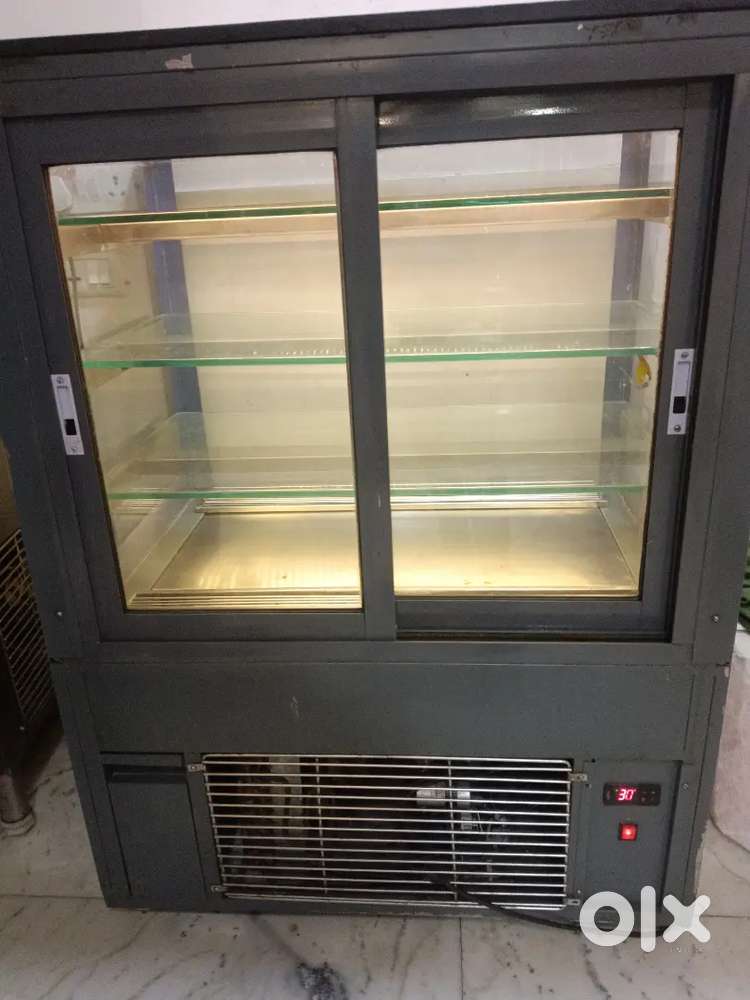 Display refrigerator