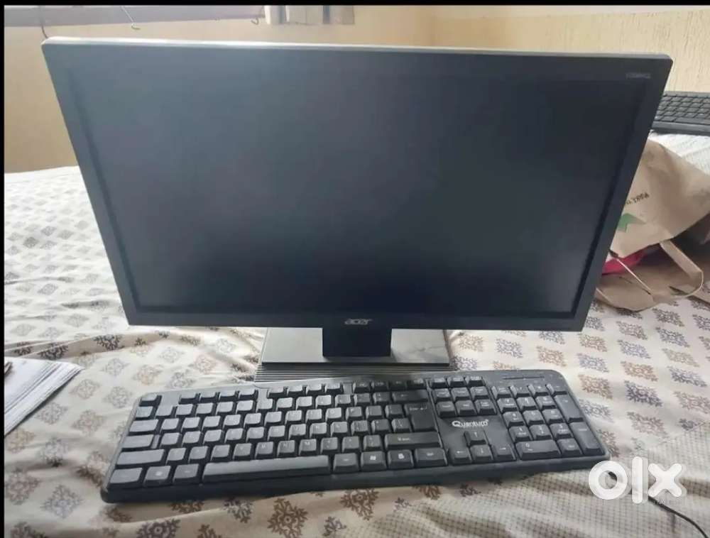 Desktop  with all the things