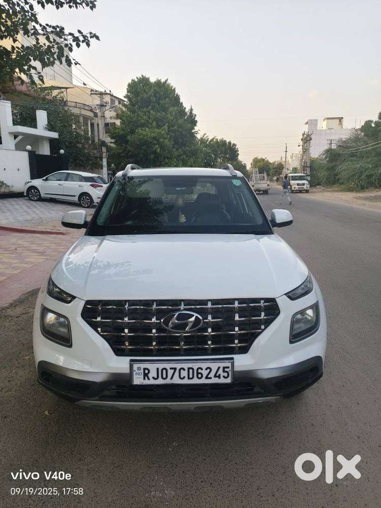 Hyundai Venue 1.2 S (O), 2022, Petrol