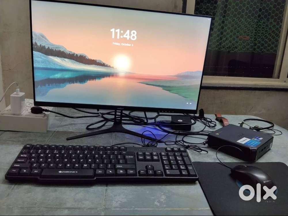 Asus Chrombox 3 Mini PC + Monitor + Combo (Keyboard + Mouse))