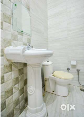 Commercial Shop available on road