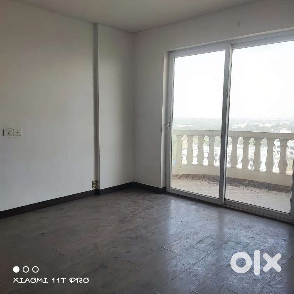 Semi furnished 3bhk for rent at Royal heritage society