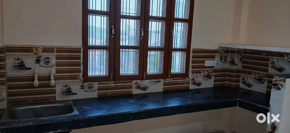 1 bhk available ( only family allowed