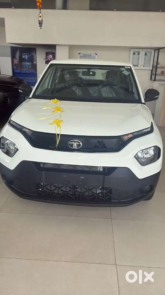 Car rent available with driver new car 2025 with sunroof