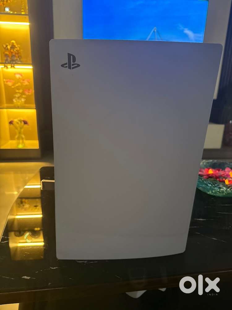 PS5 console standard 825GB disc edition