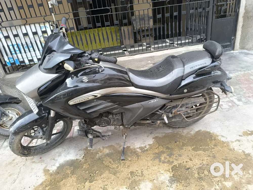 Suzuki intruder