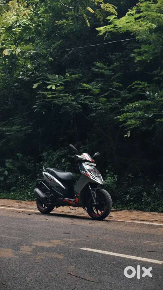 APRILIA SR 125
