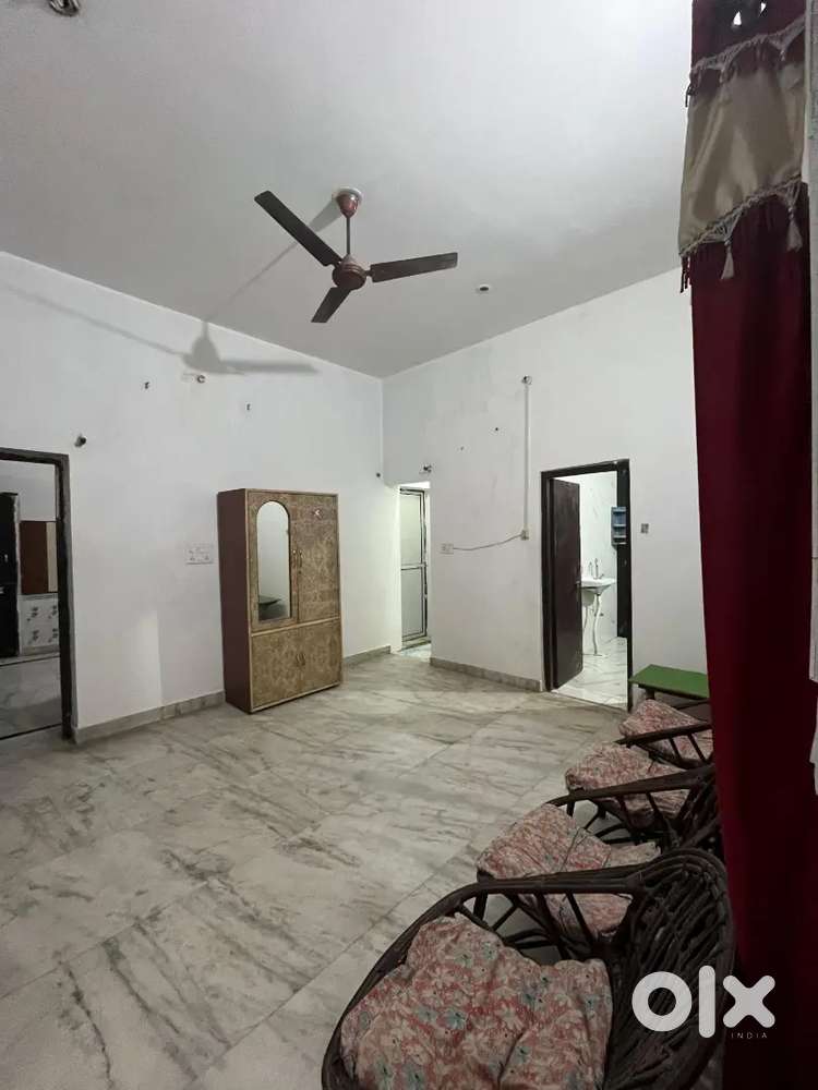 1 rk set on rent for family and bachelor