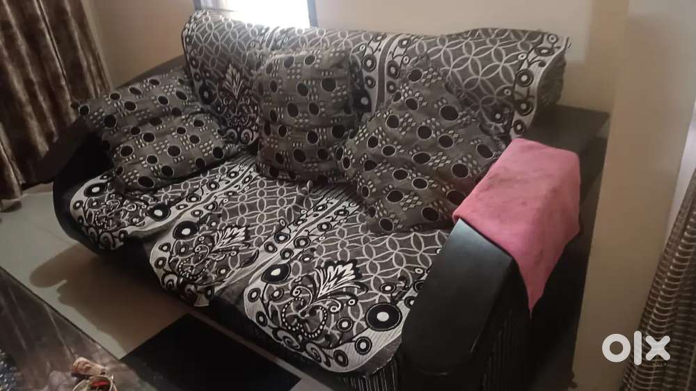 5 seater sofa with table