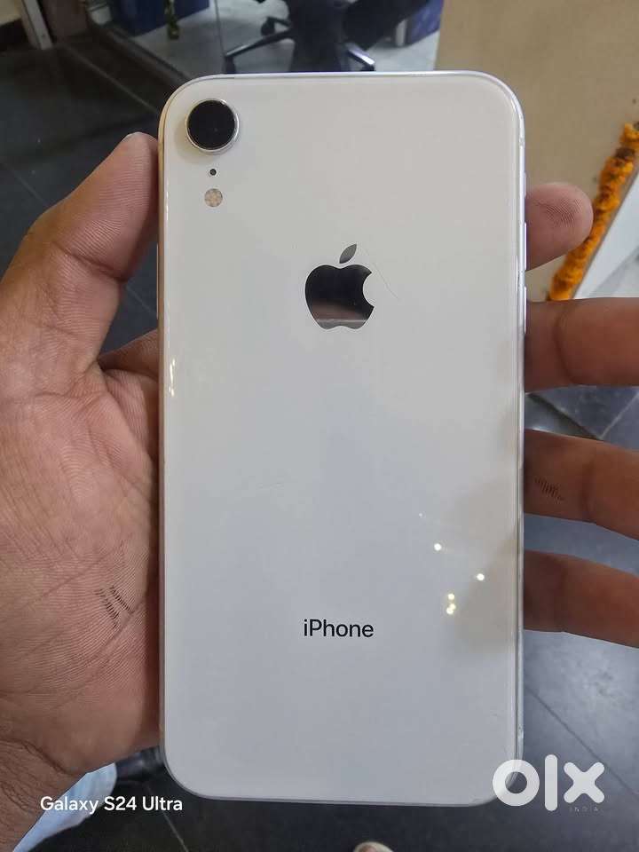I phone XR 64 gb