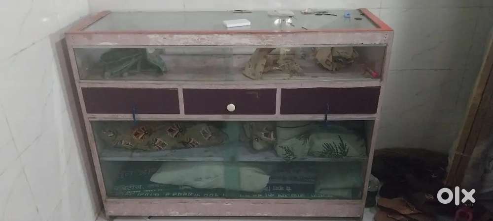 Glass Showcase show purpose use