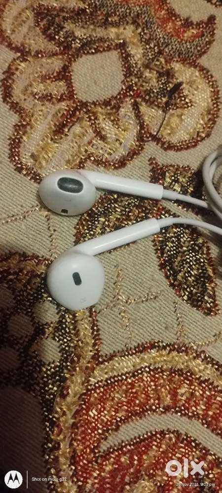 APPLE ORIGINAL LIGHTENING EARPHONE