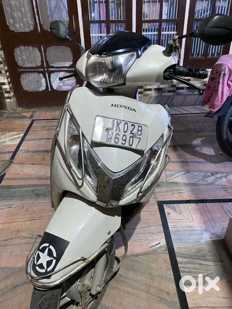 Active scooty vry gud cnd and new tyres
