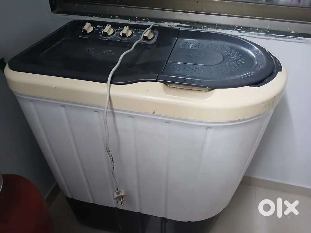 Whirlpool semi automatic washing machine