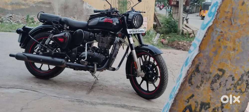 To end Full black with 2 abs channel less driven bike.