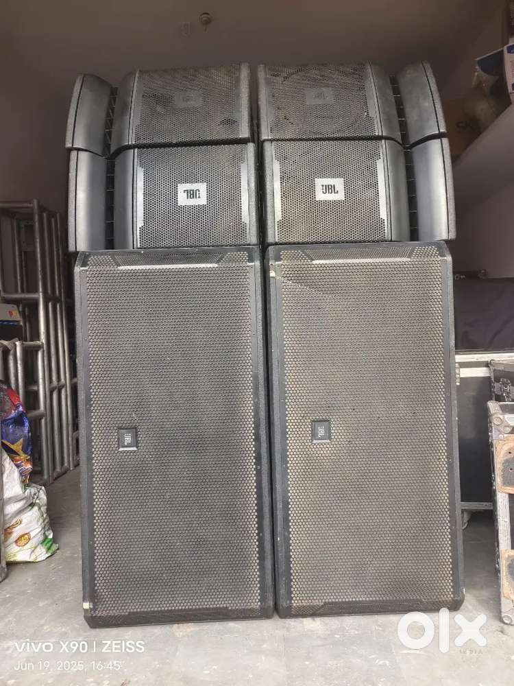 Dj Vrx Original System With crown Amplifiers with flight case's