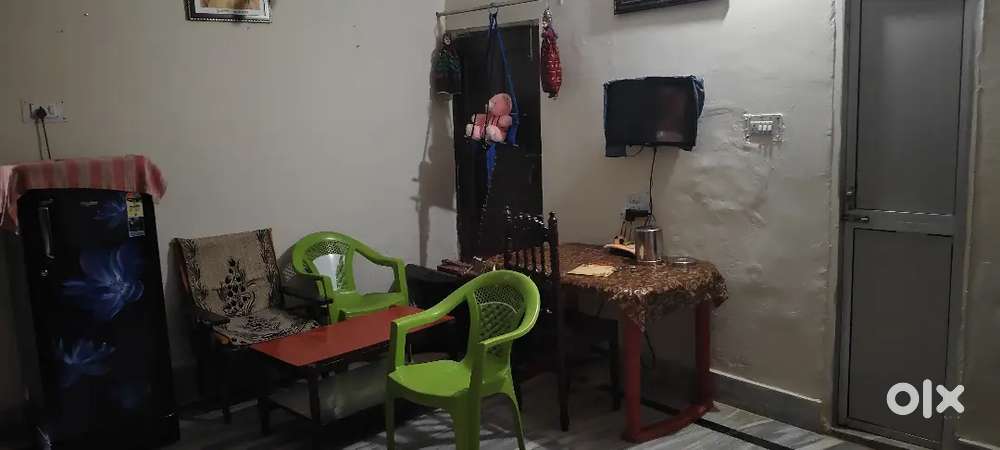 Need a girl who is a student or a working women food is also provided