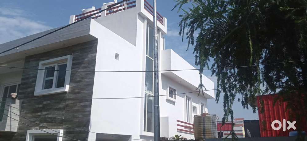 3bedroom house spacious and well connected at main road digiana pully