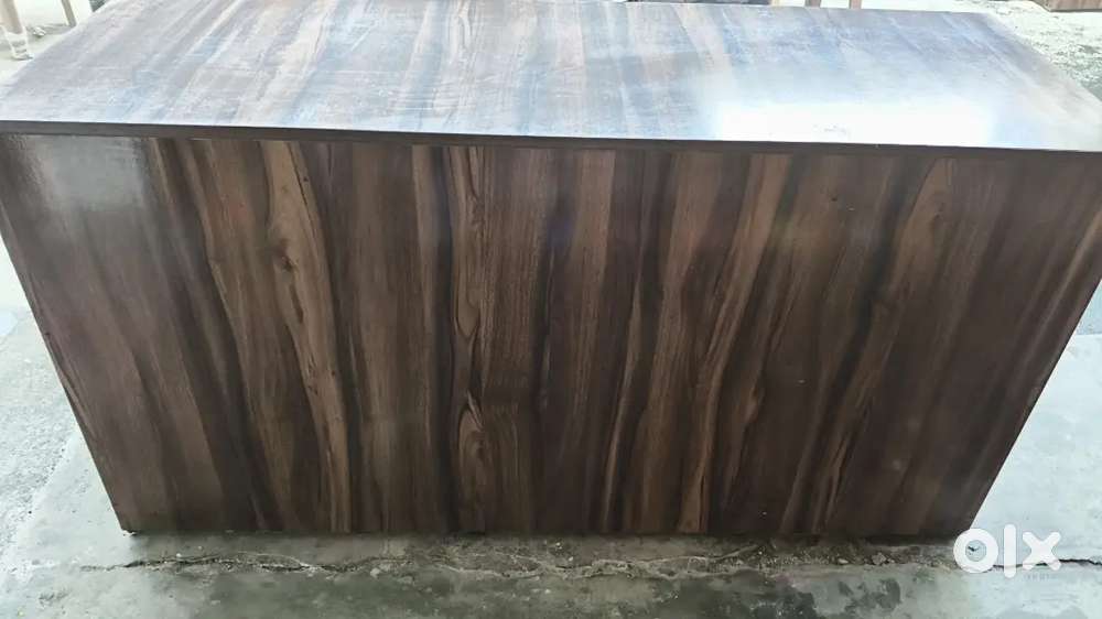 New condition office table