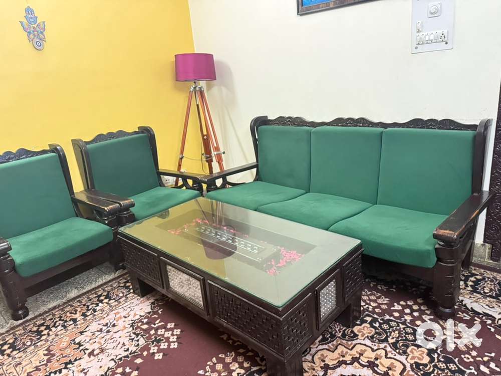 5 seater wodden sofa with Table