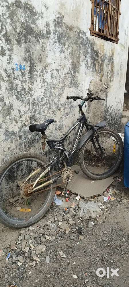 Black colour and diss brake