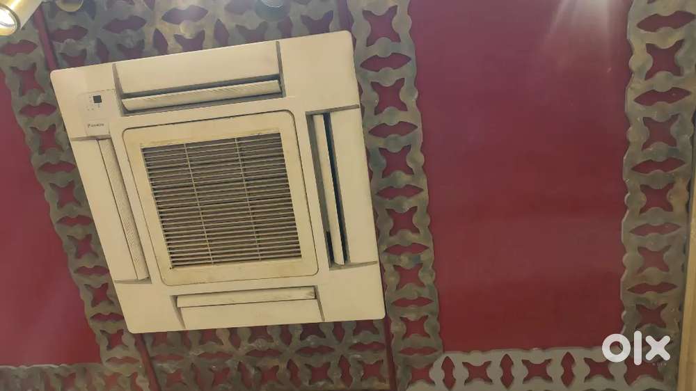 4 Daikin cassette Ac 2 ton