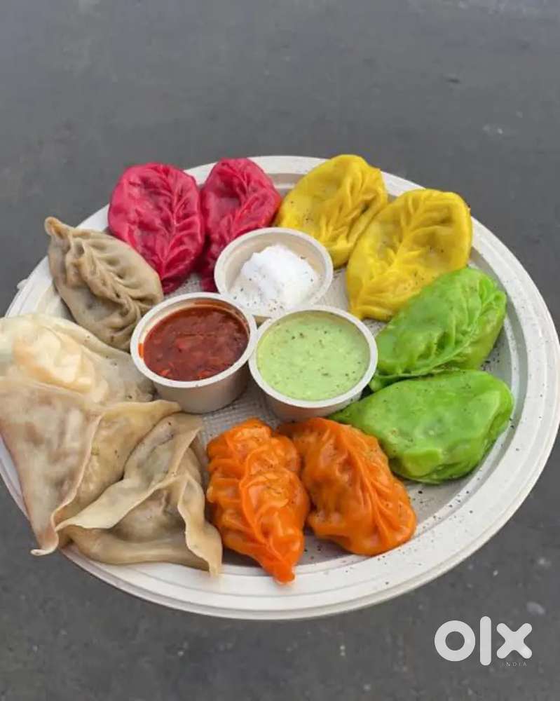 Momos karigar chaiye aur helper