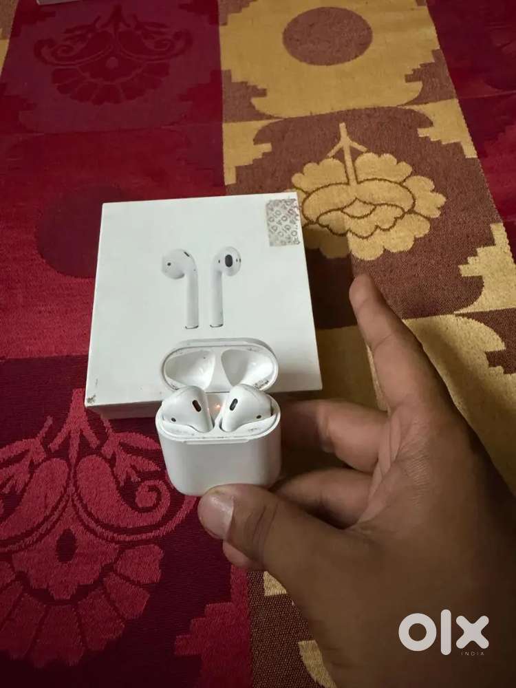 Apple AirPods(2nd gen)
with Charging Case
Bluetooth Headset with Mic