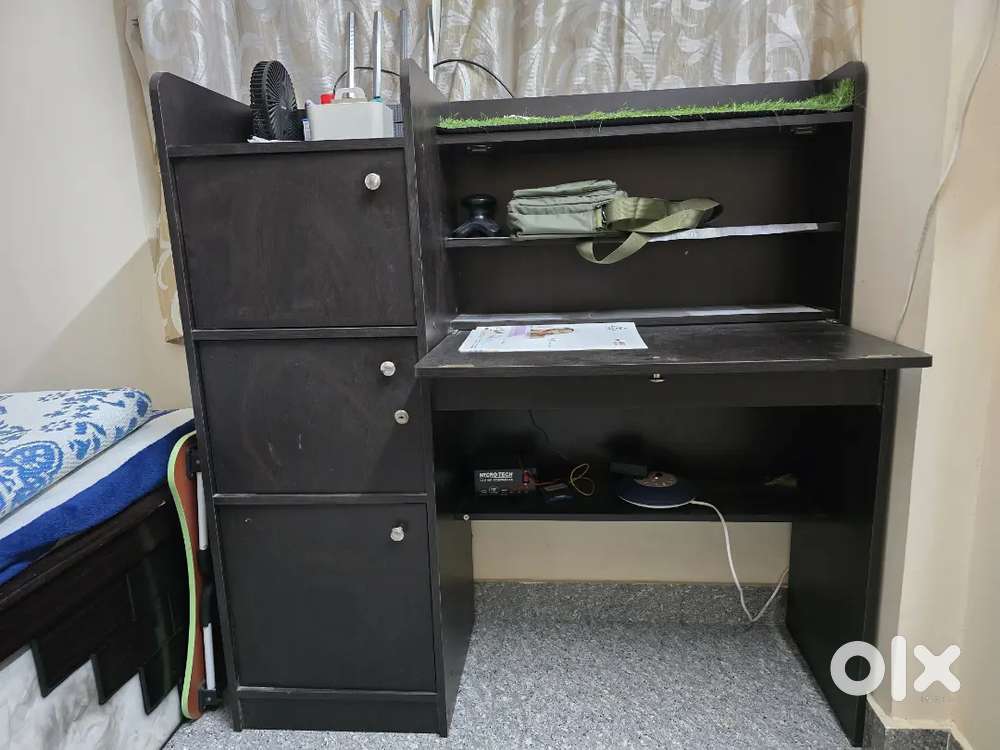 Computer working desk