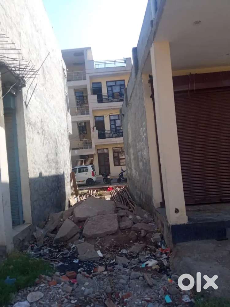 Shop plot two sides open in commercial area. I want to sell urgently.