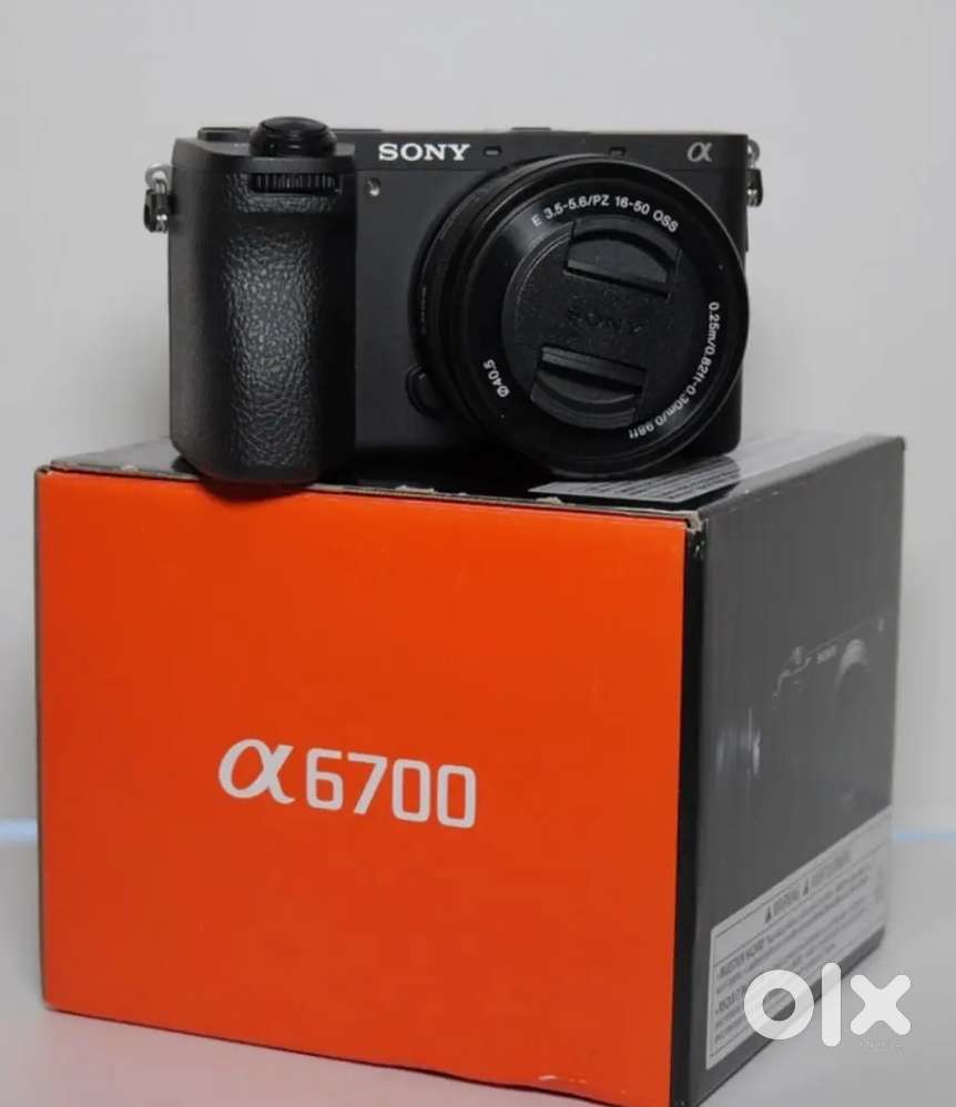 Sony a6700 Camera 26MP w 1259 Shutter count w PZ 16-50mm OSS Lens