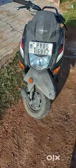 Scooty ( Honda CLIQ)