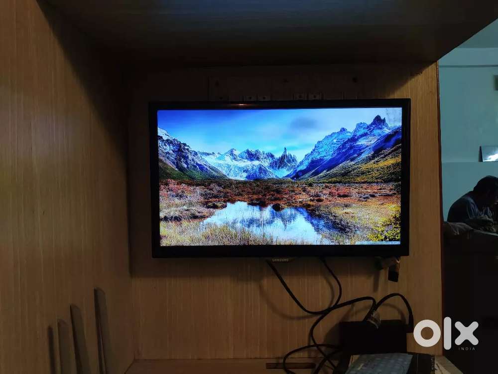 Samsung 22 inch, Full HD LED TV (Rs 3500)
