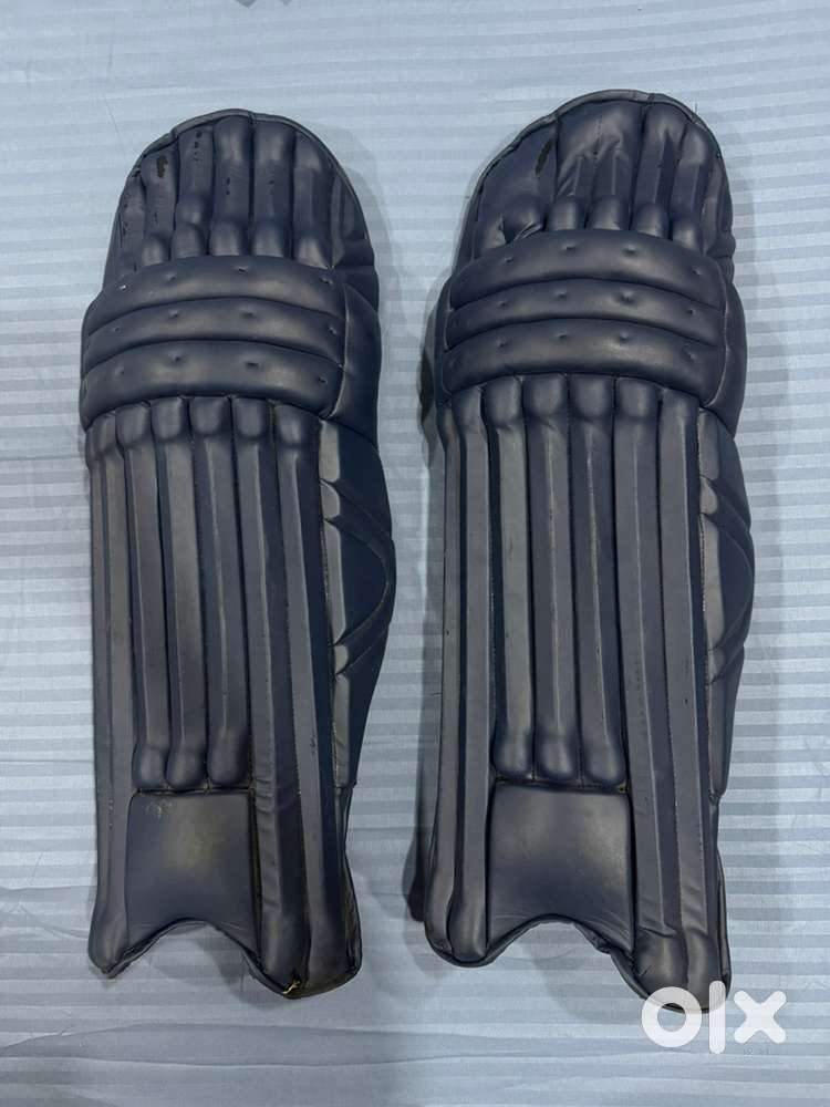 RH Blue Cricket batting pads