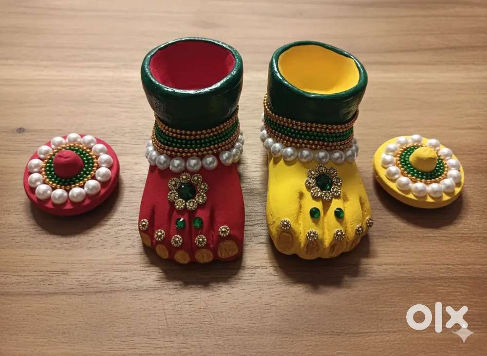 Laxmi paule haldi kummkum karanda