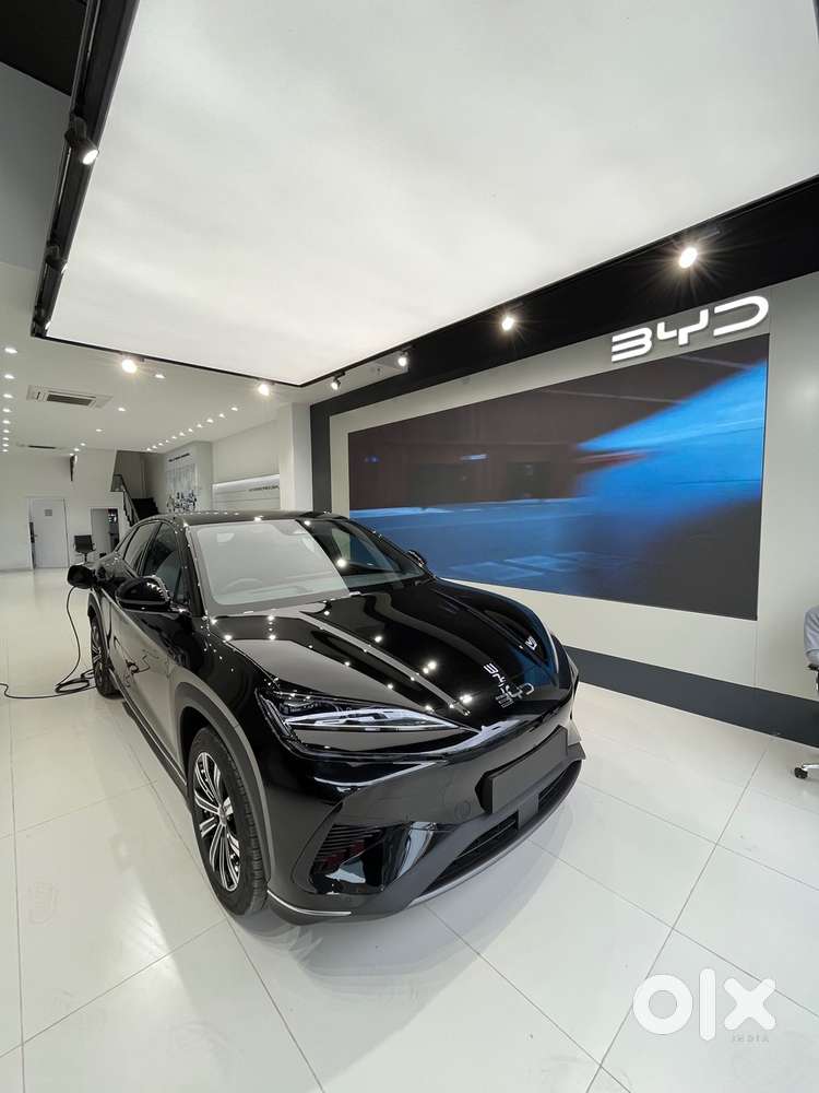 PREMIUM CAR SHOWROOM RTO STAFF