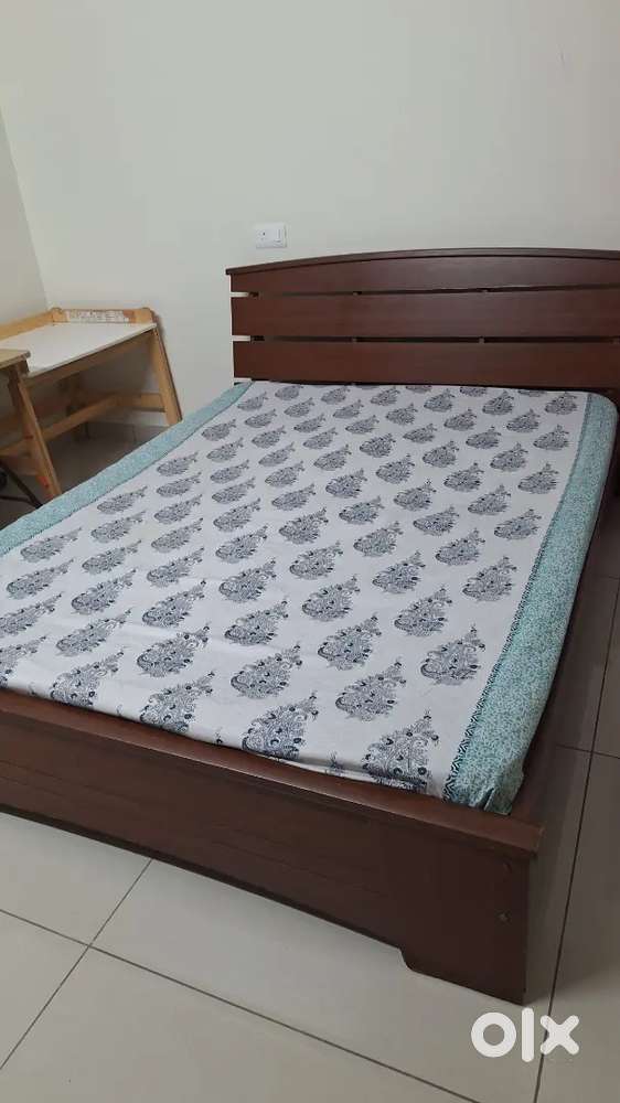Queen Size Wooden Bed