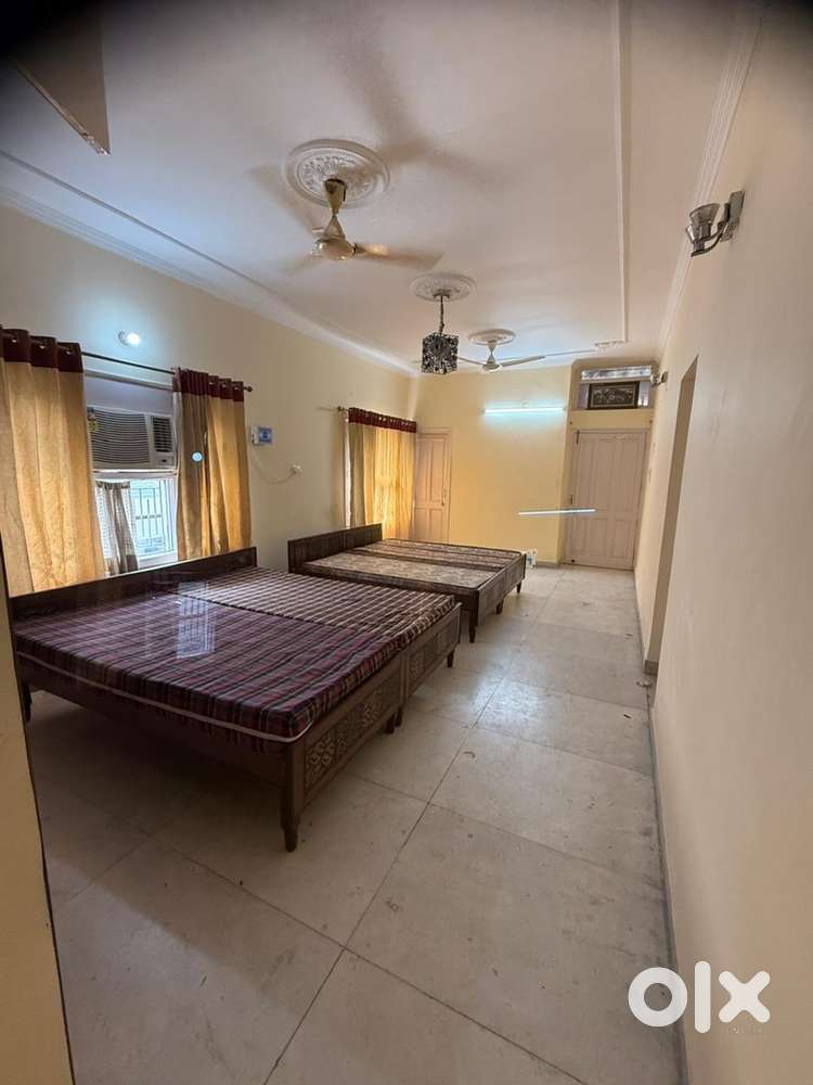 1 hall room with 2 double beds , seperate kitchen and wahroom